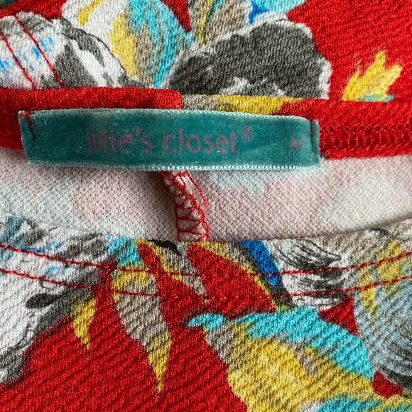 High Low red Floral Blouse - Picture 3 of 3